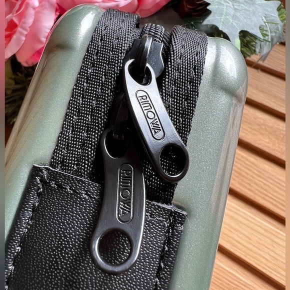 💚 RIMOWA💚 Mint Pearly Mini Travel Case - Picture 5 of 10